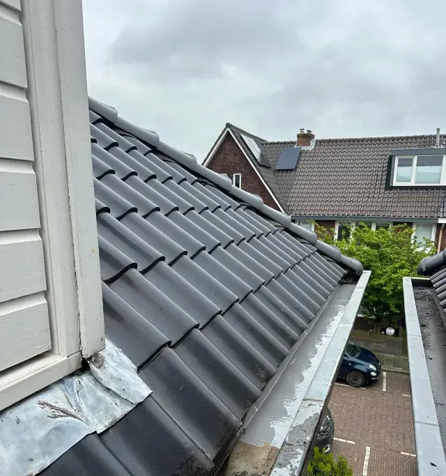 Dakgoot repareren of coaten wat is het slimst om te doen